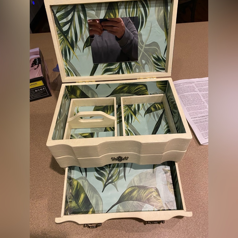 Jewelry Box - Picture 4 of 5